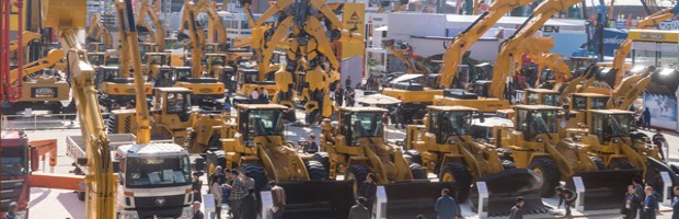 在bauma China（上海寶馬展） 2014的平地機、 卡車、 挖掘機、 起重機、 混凝土配料機